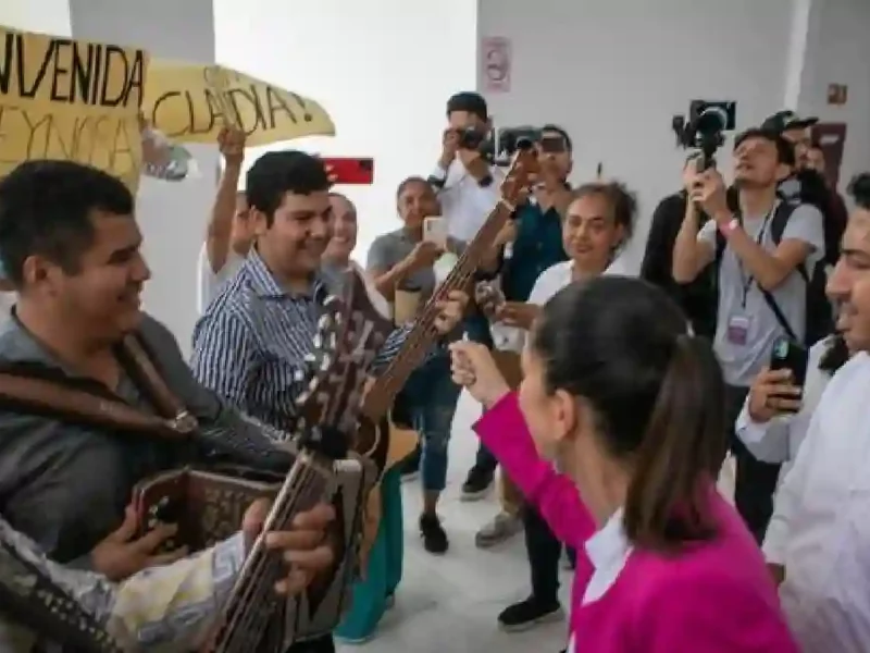 No-queremos-mas-pero-tampoco-menos_-Ante-un-centenar-de-mujeres-Claudia-Sheinbaum-defiende-la-igualdad-sustantiva