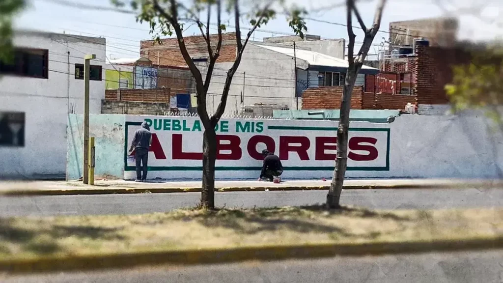 María Luisa Albores también pinta sus bardas en Puebla