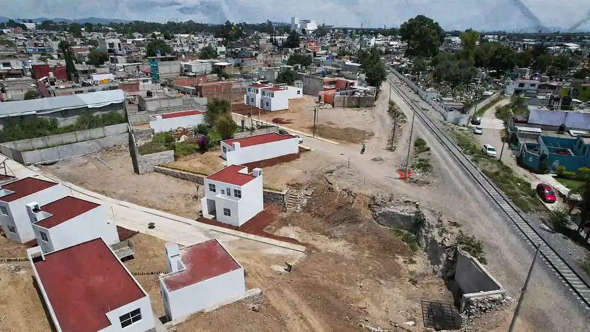 Hay familias de Oaxaca, Veracruz y Guerrero en asentamientos irregulares en Xochimehuacan.