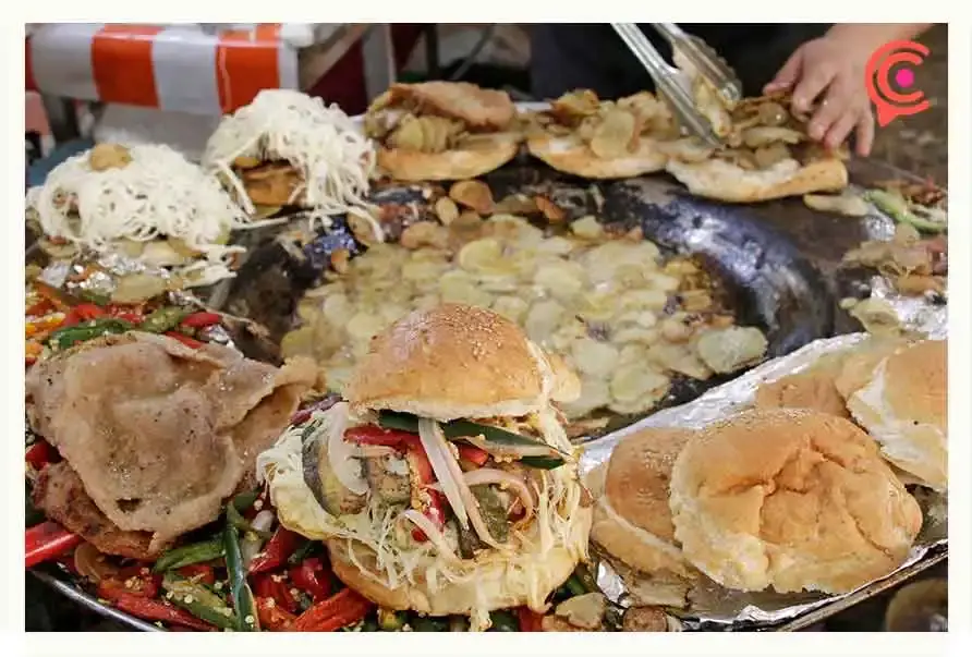 De milanesa, chalupas y doritos, así transcurre el Festival de la Cemita Poblana