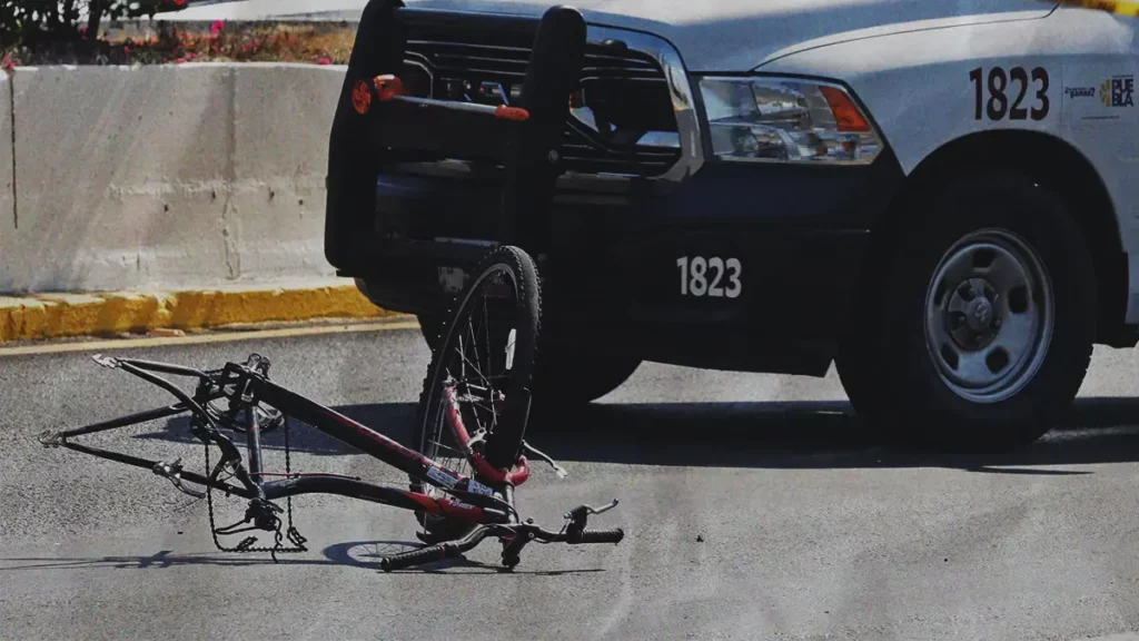 Dan de alta a ciclista que sobrevivió tras ser atropellada en la Recta a Cholula