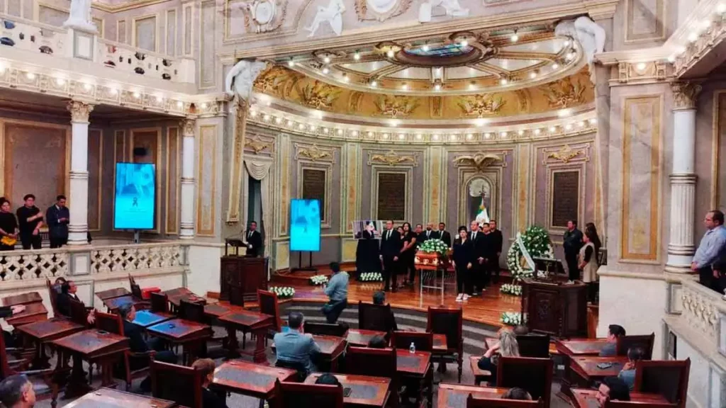 Con-homenaje-pstumo-despiden-al-diputado-Mariano-Hernndez-en-el-Congreso-de-Puebla