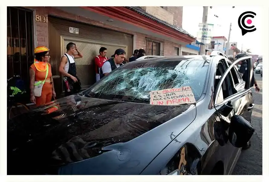 En plena manifestación en la Recta a Cholula, conductor atropella a una ciclista