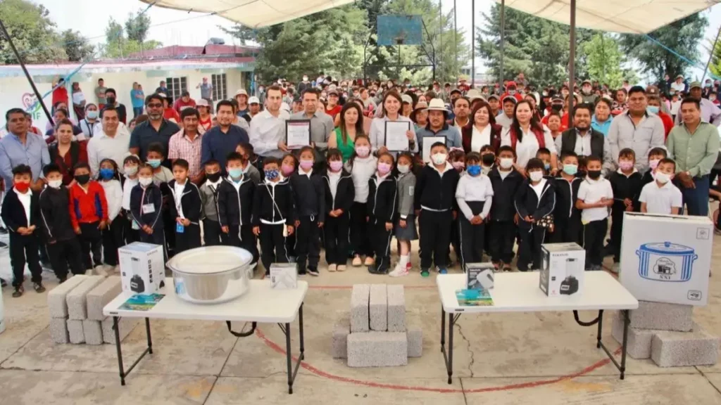 Angélica Alvarado firma convenio de colaboración con empresa Lavados Nacionales, en beneficio del municipio de Huejotzingo y la educación.