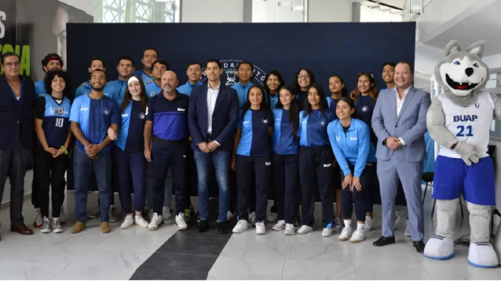 Con Clínica de Baloncesto la BUAP impulsa y promueve esta disciplina deportiva