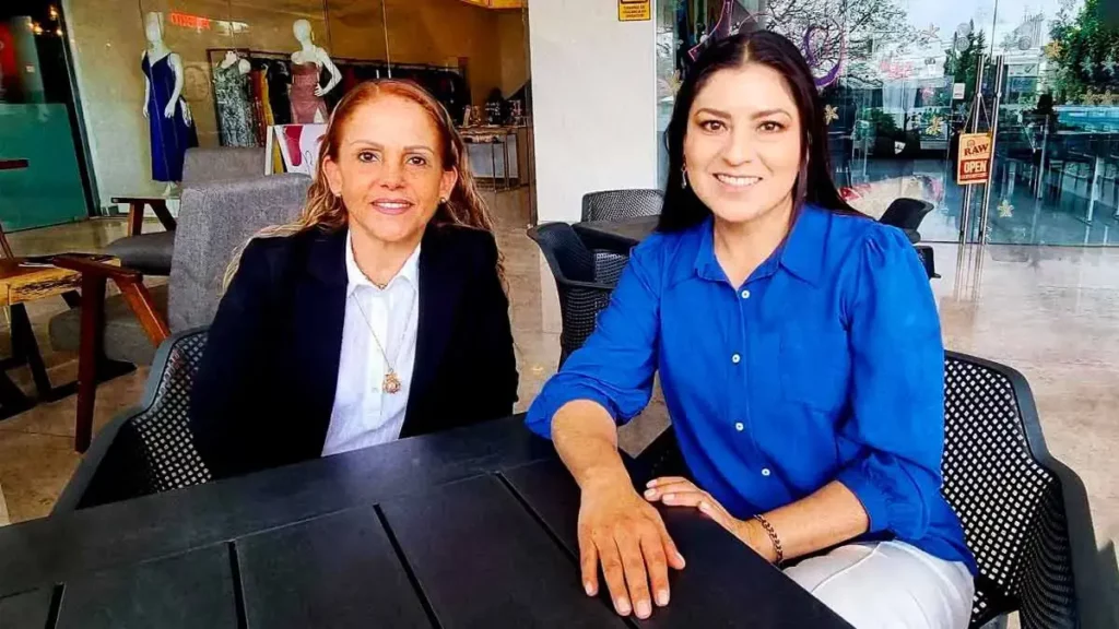 Olga Romeo y Claudia Rivera se dan el abrazo de Acatempan