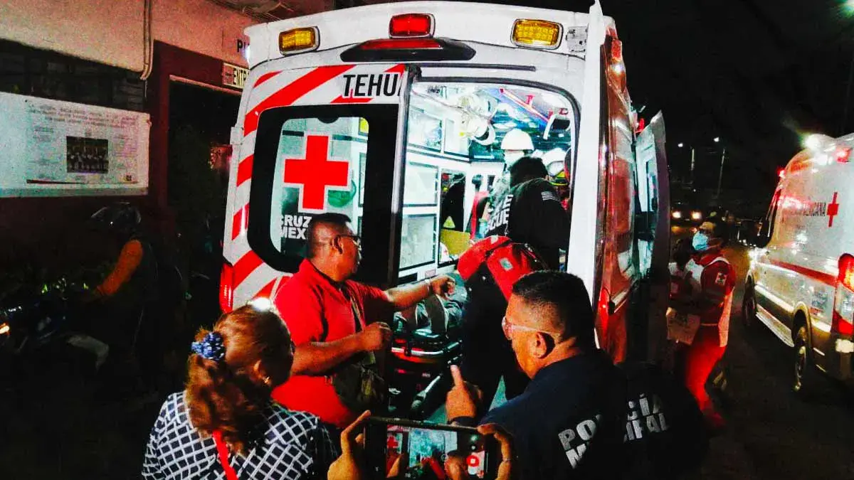 Reportan ocho alumnos intoxicados en escuela de Tehuacán, desconocen qué consumieron