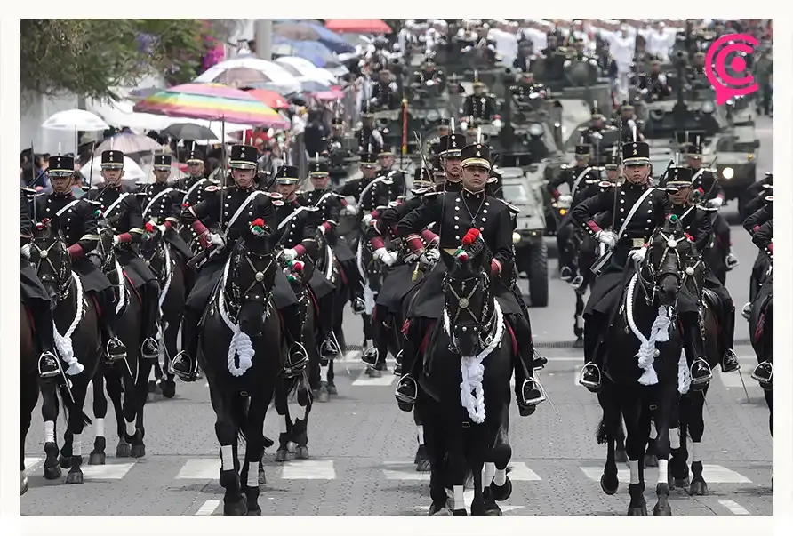 Poblanos disfrutaron el desfile del 5 de Mayo pese a retraso
