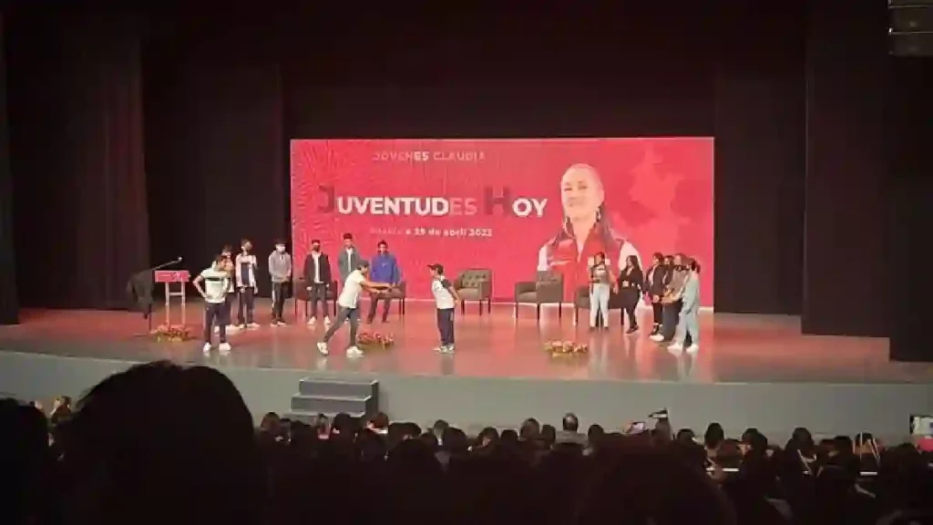 En-Puebla-mas-de-2-mil-500-jovenes-demuestran-su-apoyo-a-Claudia-Sheinbaum.