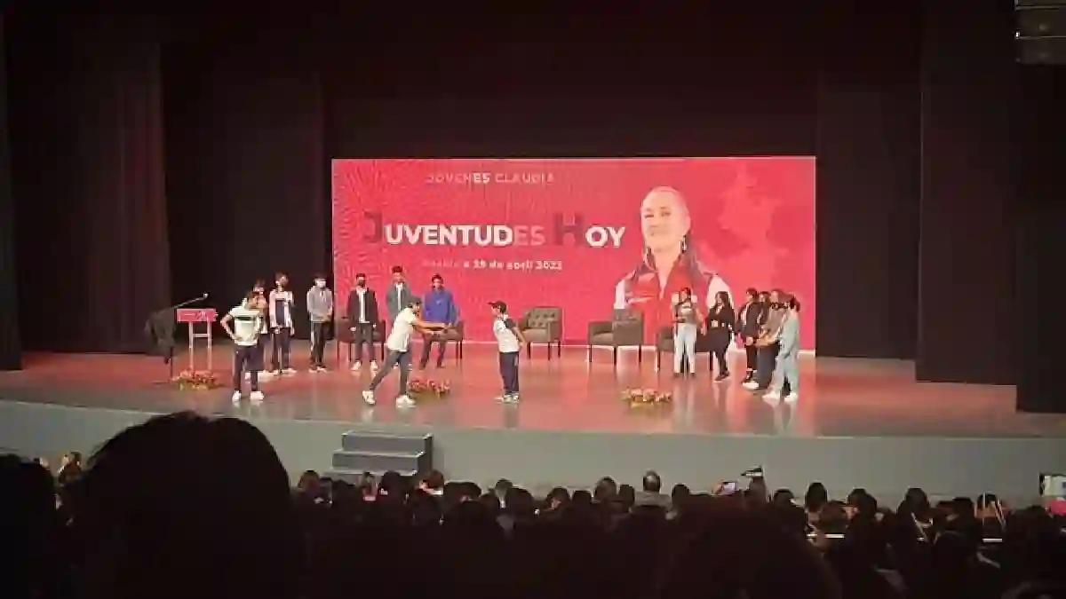 En-Puebla-mas-de-2-mil-500-jovenes-demuestran-su-apoyo-a-Claudia-Sheinbaum.