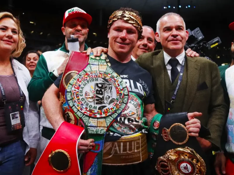 “Canelo” Álvarez vence a Ryder y se queda con el cinturón Puebla-Jalisco.