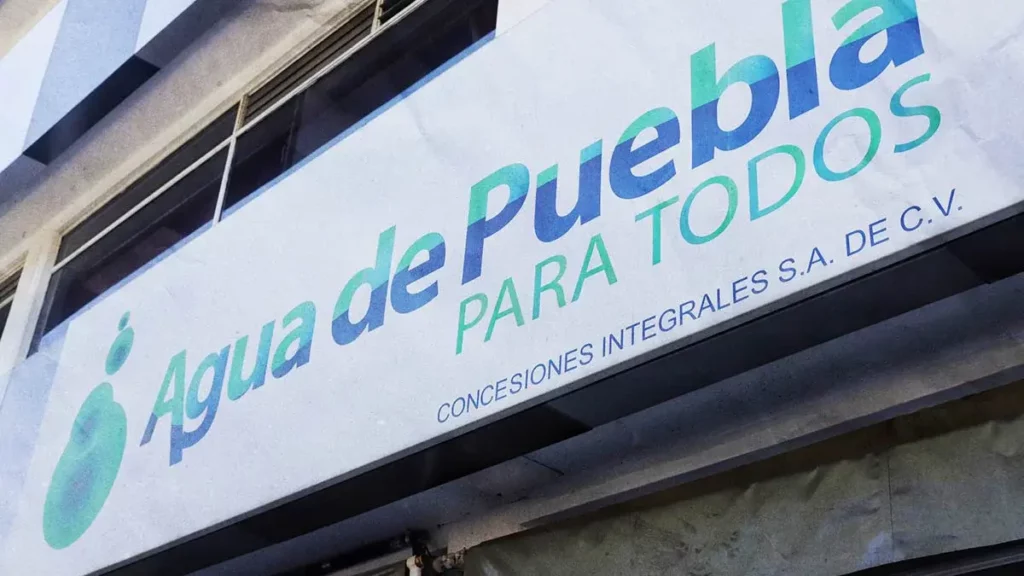 Agua de Puebla cobra saneamiento de aguas residuales, pero no lo hace, denuncian activistas.