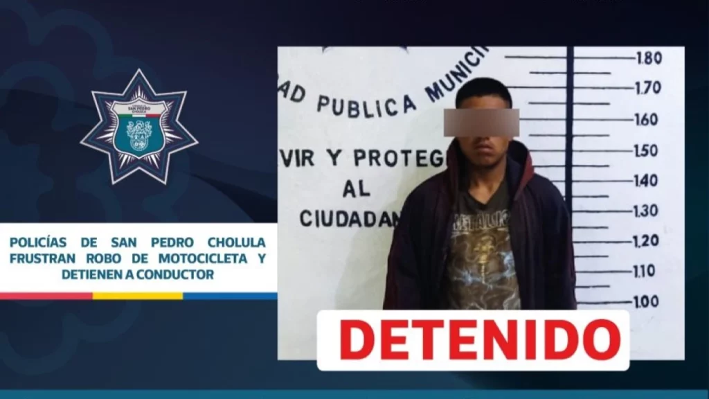 Policías de San Pedro Cholula frustran robo de motocicleta y detienen a conductor.