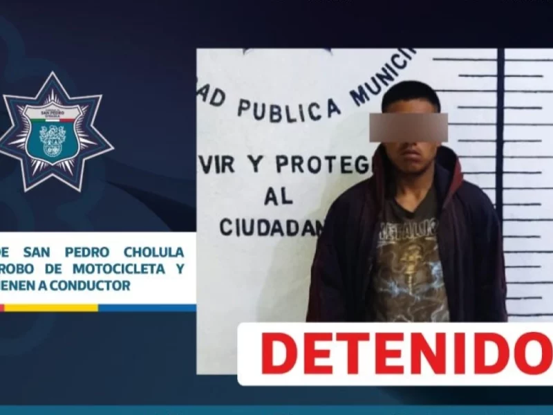 Policías de San Pedro Cholula frustran robo de motocicleta y detienen a conductor.