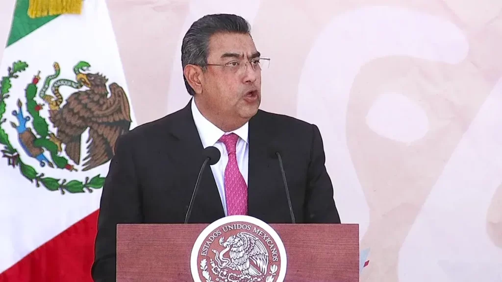 Sergio Salomón Céspedes se deslinda de invitaciones al Desfile del 5 de Mayo  