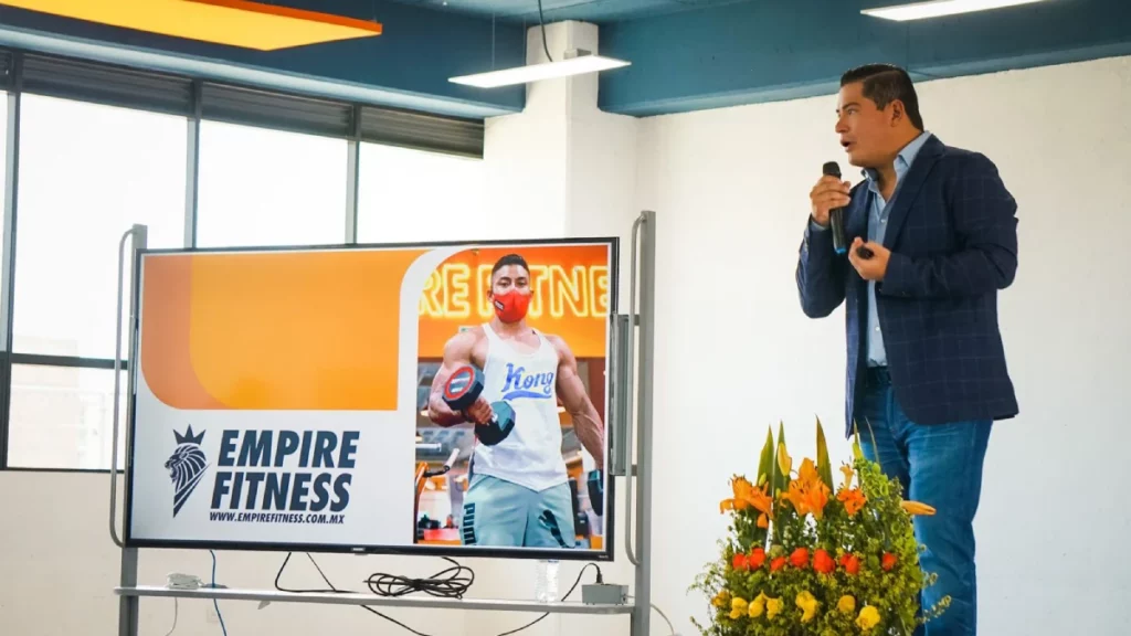 Dueño del Empire Fitness participa en la semana del emprendedurismo en la Interamericana de Puebla