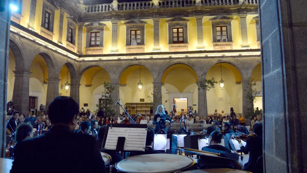 Alan Pingarrón y Lizzi Ceniceros, juntos en un concierto de gala en el Edificio Carolino