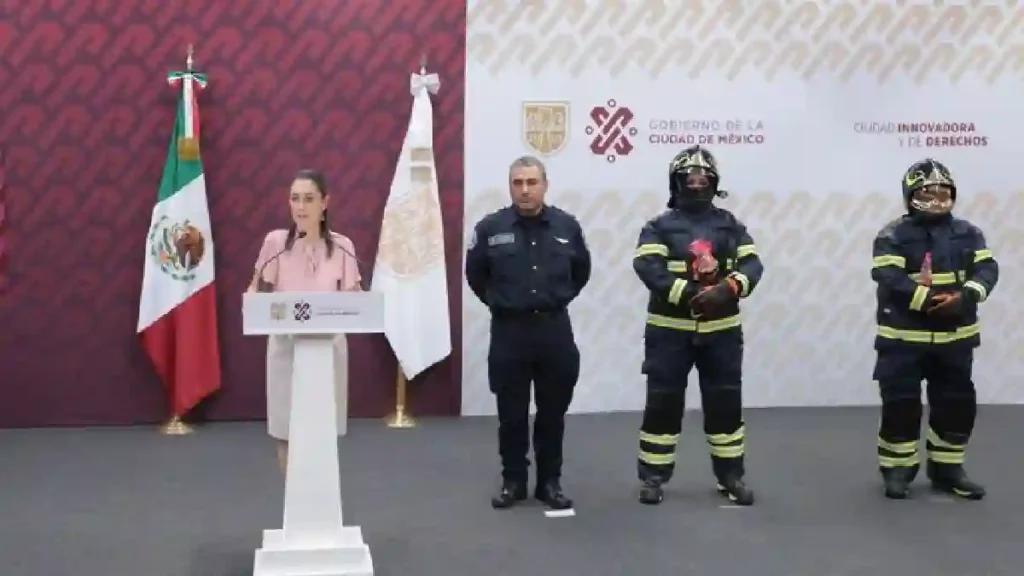 -a-las-bomberas-y-bomberos-agradezco-siempre-su-entrega-a-la-gente-y-a-la-patria-es-lo-que-hacen-todos-los-dias.