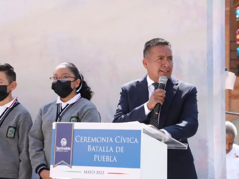 Encabeza Mundo Tlatehui ceremonia cívica del mes de mayo