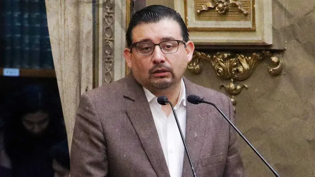 PAN Puebla promueve expulsión de Eduardo Alcántara por “violentador” 