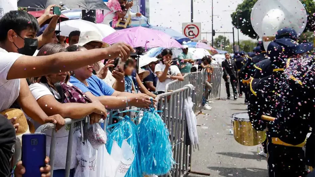 Vía Pública de Puebla retiró 900 sillas durante Desfile del 5 de Mayo