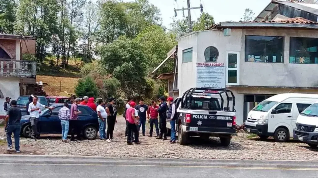 Invaden rutas y pelean concesionarios de Acaxochitlán y Huauchinango en Zacatlán