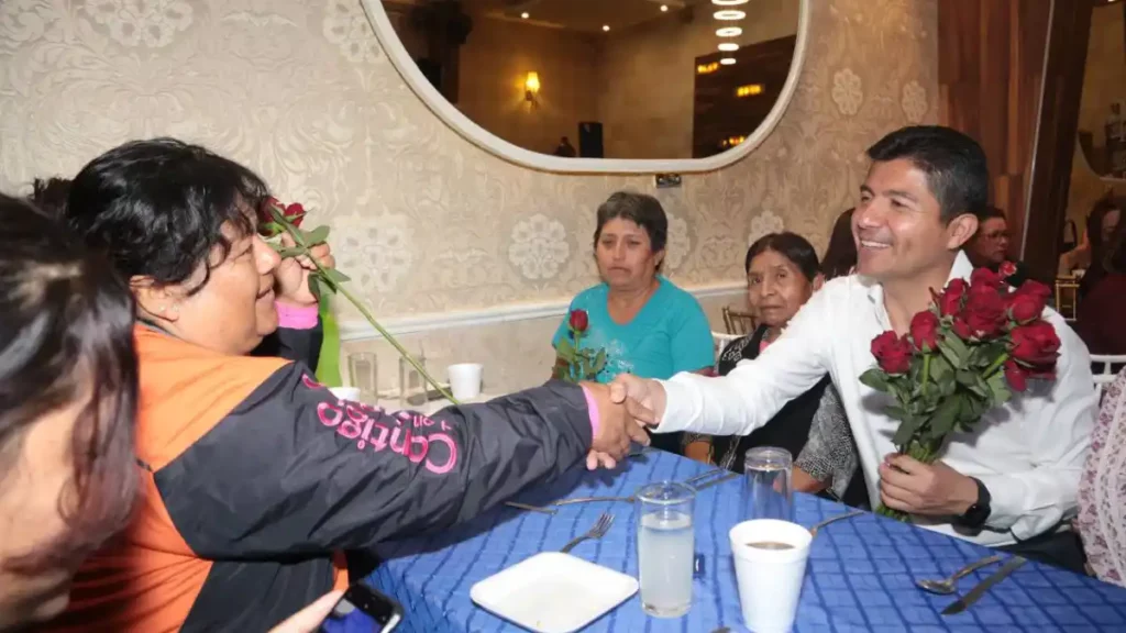 Ayuntamiento de Puebla festeja a madres trabajadoras