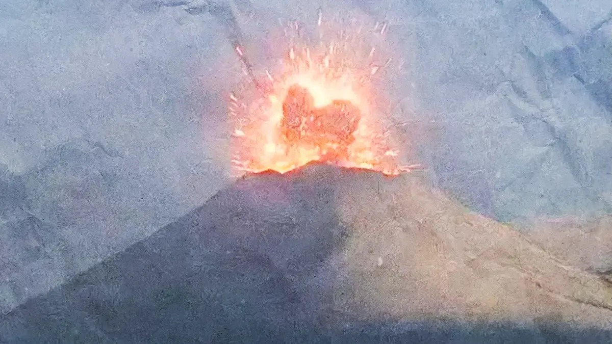 Popocatépetl registra tercera explosión en 24 horas; aumenta caída de ceniza.