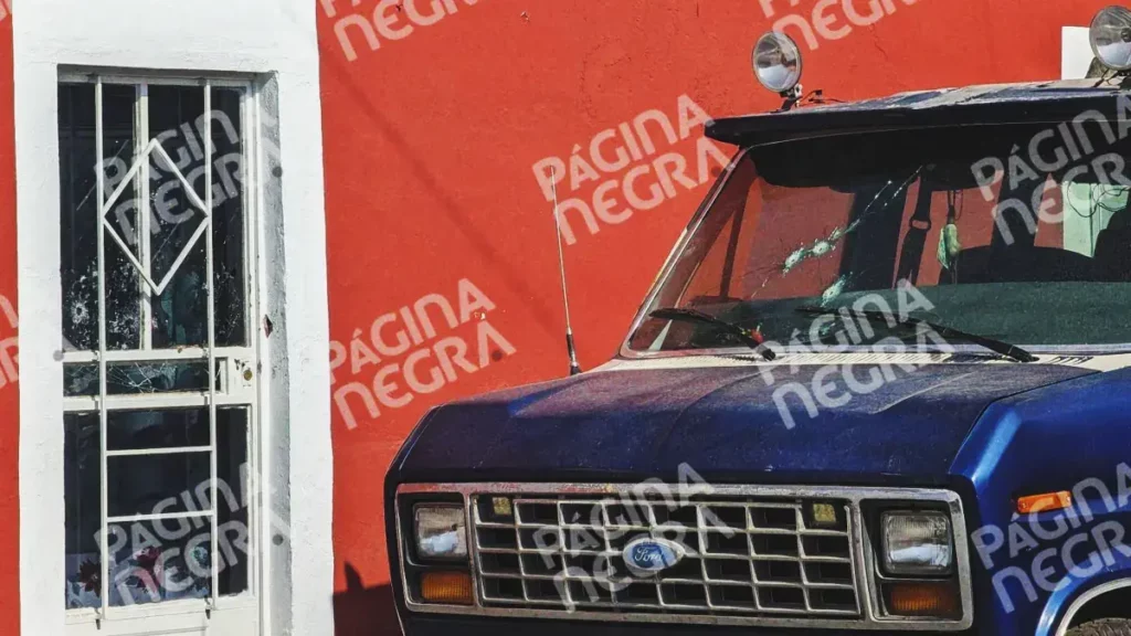 Balean casa y dejan “narcomanta” en la colonia Azteca de Puebla