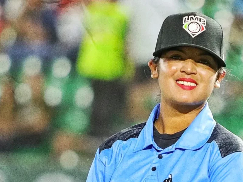 Julissa Iriarte debuta como umpire en la Liga Mexicana de Beisbol.