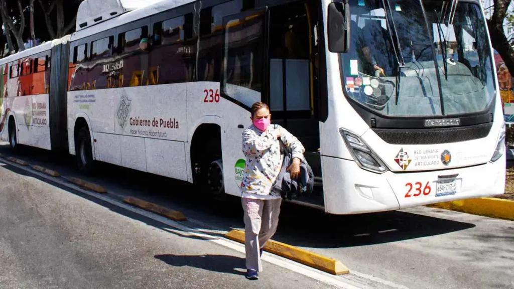 ORTADA-Poblanos-apoyan-implementacion-de-linea-4-de-RUTA-en-el-Periferico-Ecologico.