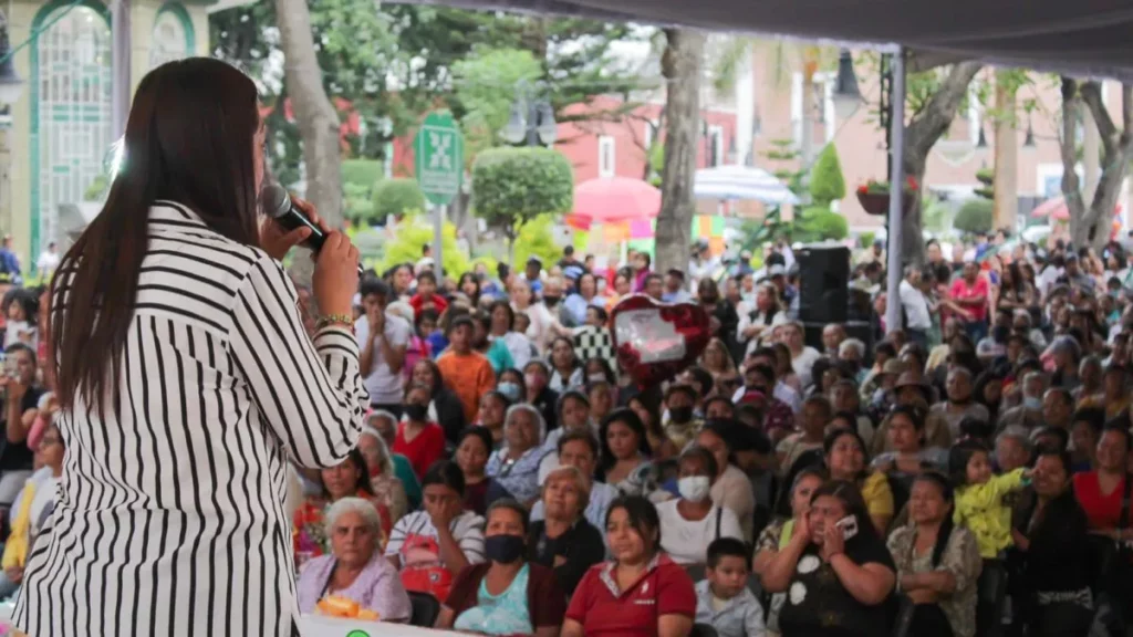 Ariadna Ayala festeja a las mamis atlixquenses.