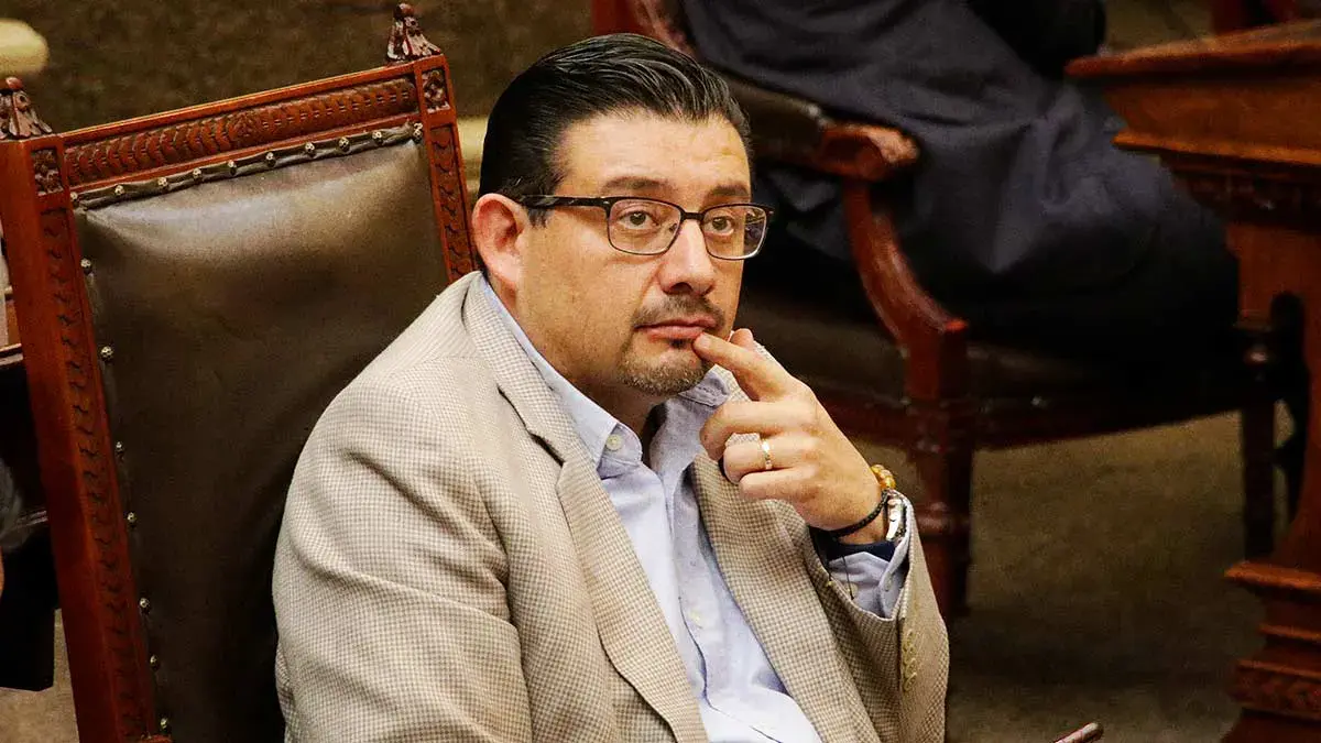 Eduardo Alcántara ofrece disculpas públicas a Erika de la Vega desde el Congreso de Puebla