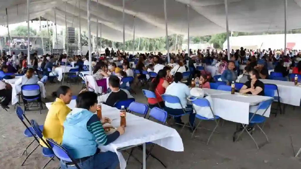 Mas-de-3-mil-personas-celebran-a-mamas-de-Texmelucan-con-Norma-Layon
