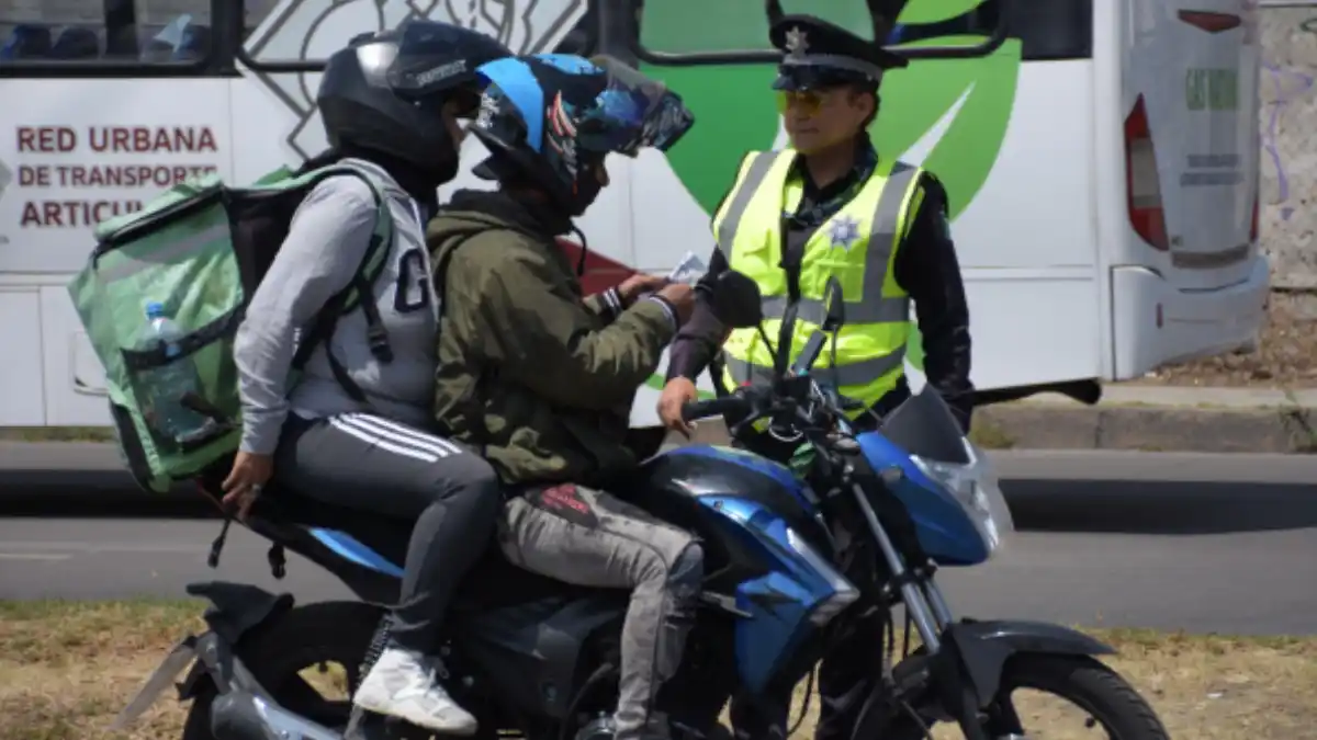 Policía municipal de Puebla implementa operativos de proximidad sobre cultura vial