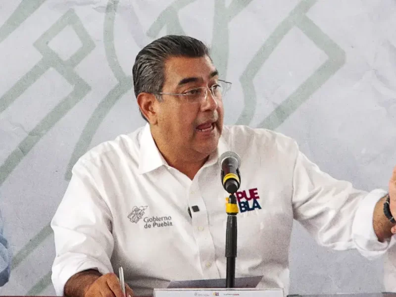 Sergio Salomón Céspedes promete rehabilitación de la carretera de Amozoc