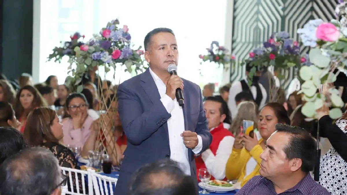 Festeja Mundo Tlatehui a mil 200 maestras y maestros de San Andrés Cholula