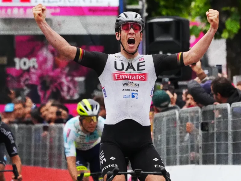 Ackermann gana etapa 11 del Giro de Italia, marcada por las caídas.