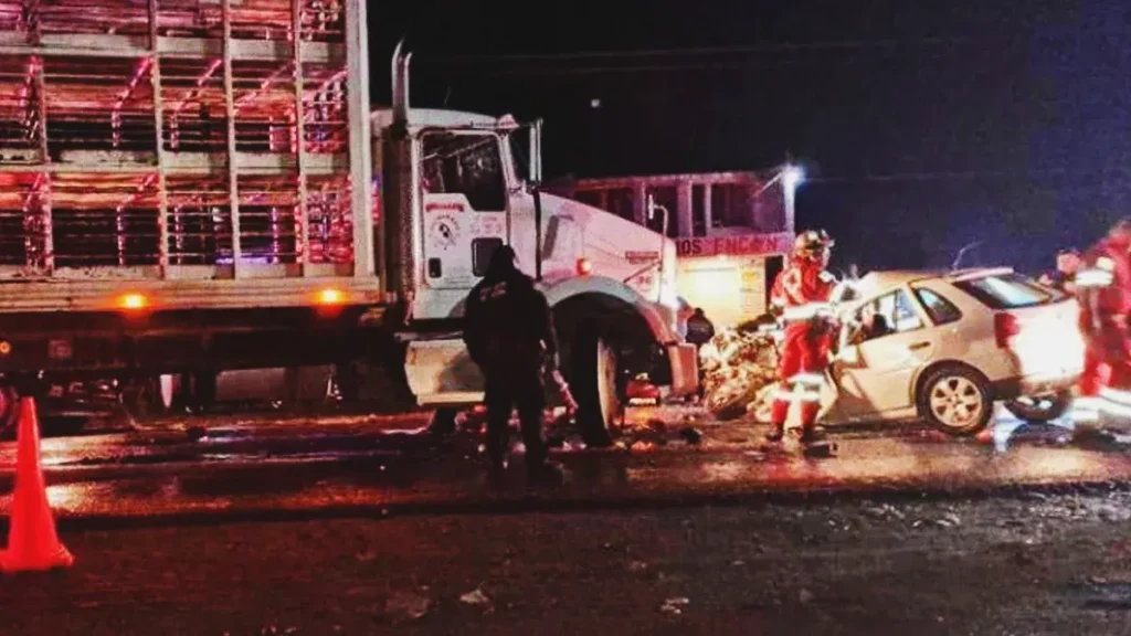 Tras un choque frontal, muere una persona en Tepanco de López.