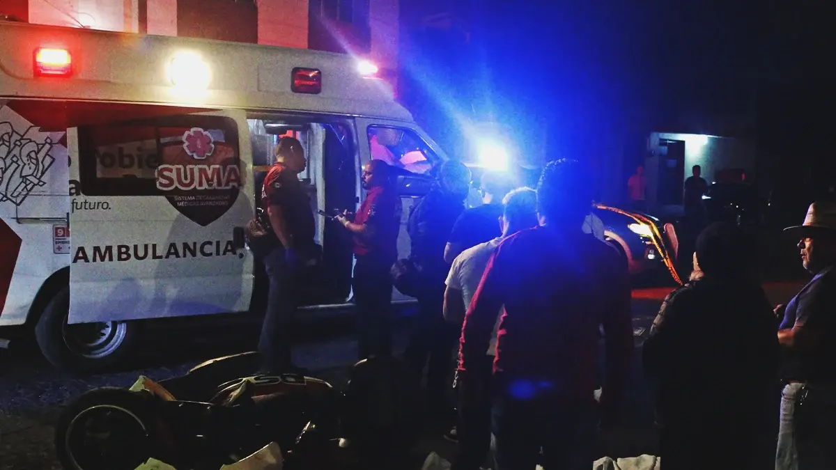 Motociclista chocó con un poste y murió en la colonia El Refugio.