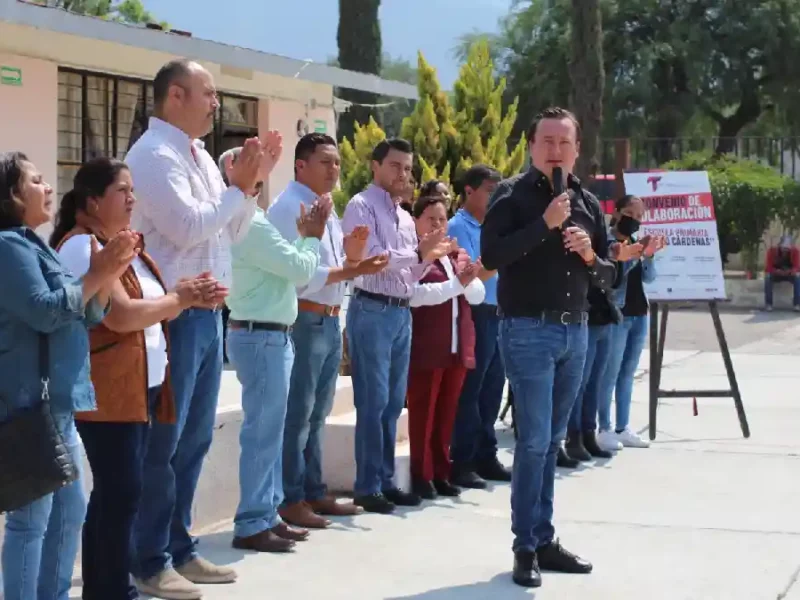 Nacho Mier firma convenio de colaboración para construcción de techumbre en primaria Lázaro Cárdenas