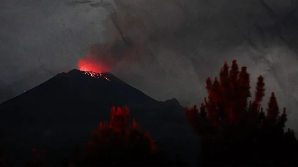 El Popocatépetl no dejó dormir a los poblanos; registró explosiones toda la madrugada