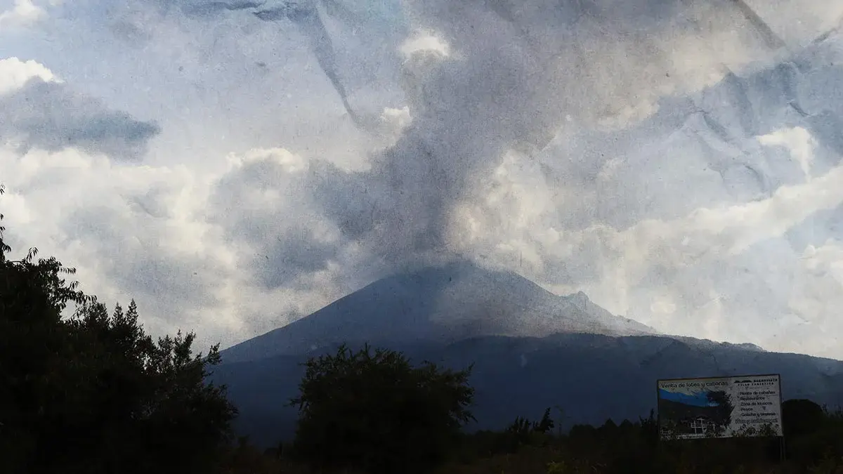 Boda con tambora y estallido del volcán, así viven los pobladores de Santiago Xalitzintla.