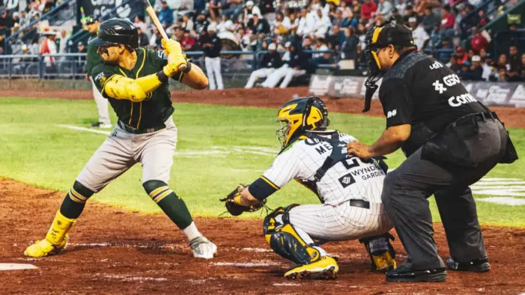 Pericos viene de atrás y vence a los Rieleros en el primero de la serie.