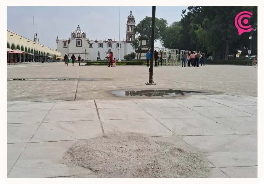 Recolectan 400 kilos de ceniza de la Plaza de la Concordia en San Pedro Cholula 