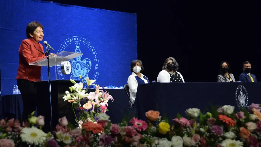 Preside Rectora María Lilia Cedillo ceremonia de egresados del Complejo Regional Sur