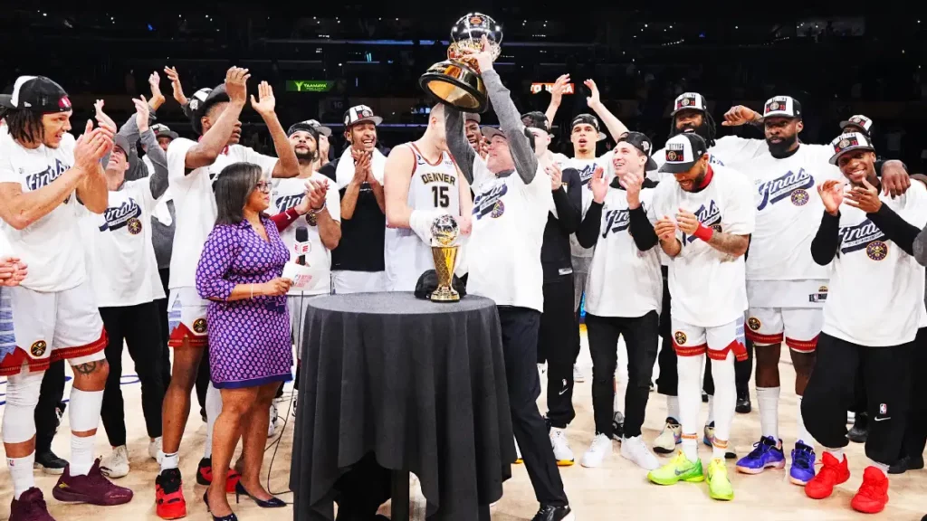 Nuggets barre a Lakers en la final de conferencia; LeBron, ¿al retiro?