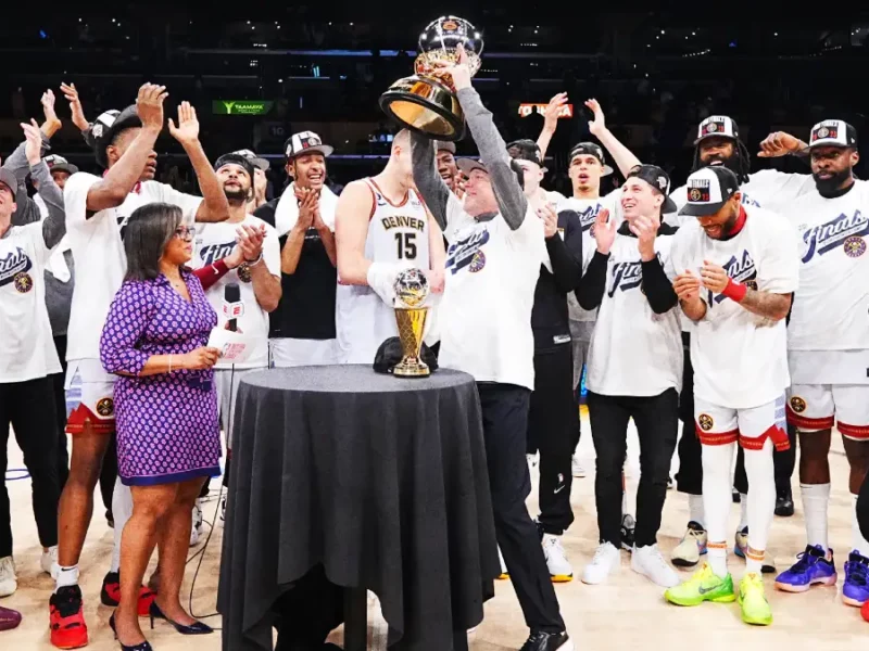 Nuggets barre a Lakers en la final de conferencia; LeBron, ¿al retiro?