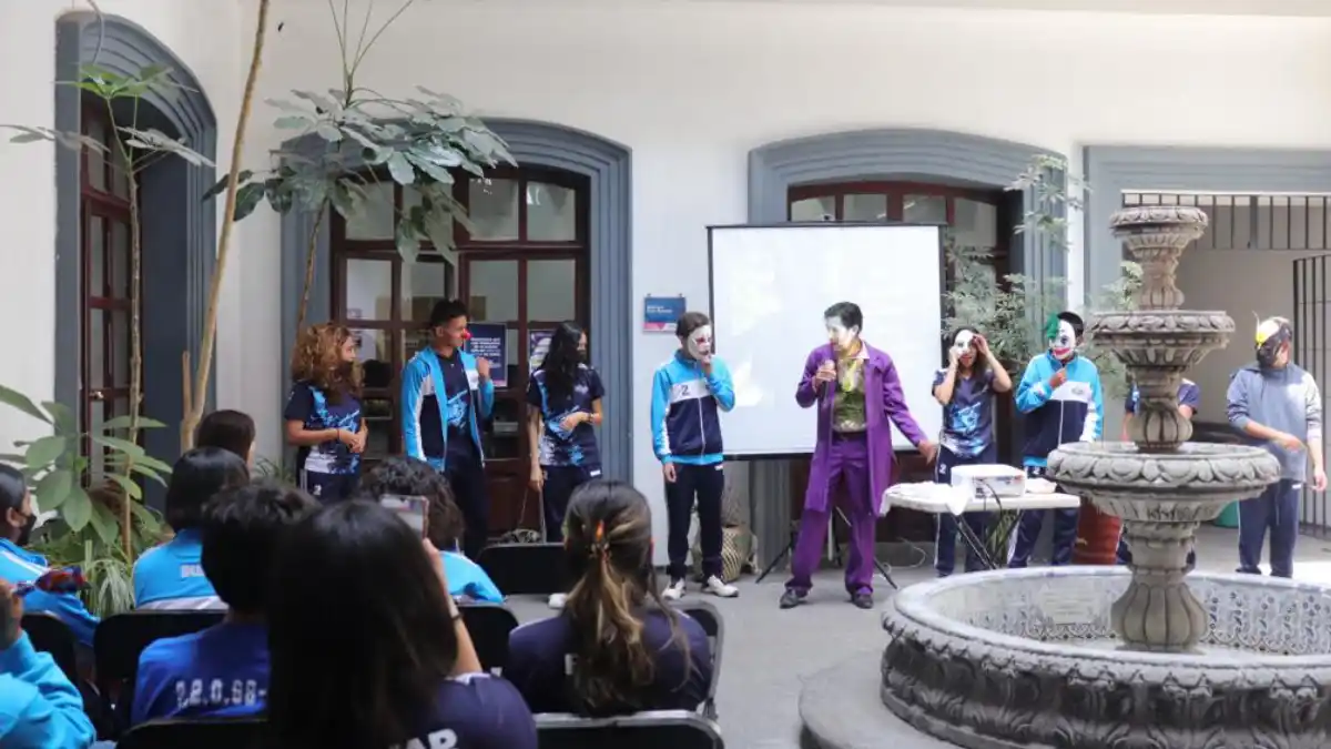 Regidores de Puebla fomentan valores ‘con locura’ en estudiantes