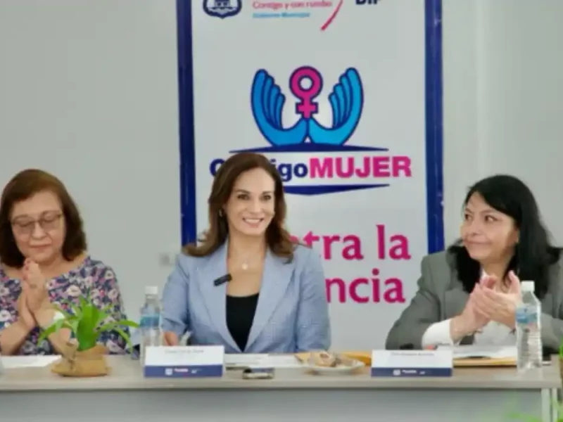 SMDIF Puebla atiende violencia contra las mujeres con mesa interinstitucional